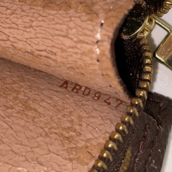 Authentic Louis Vuitton Dark Brown Monogram Pouch !!! - Picture 5 of 11